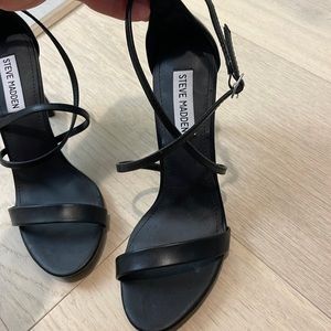 Never worn Steve Madden cross heels
